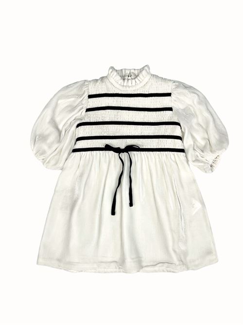 L'Abito Pietraluna in seta e viscosa con contrasti in nero con chiusura zip a scomparsa rendono lartigianalità 100% Made in Italy, leccellente qualità e limpeccabile cura dei dettagli sono gli elementi distintivi che rendono unica la linea Jesurum Baby, un perfetto connubio tra tradizione e innovazione. JESURUM | PIETRA LUNA0712